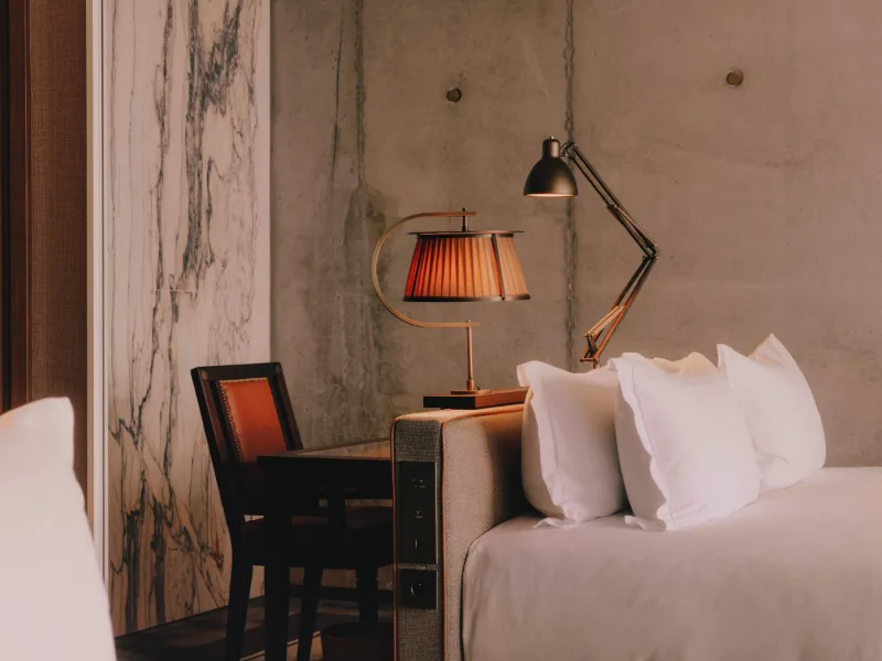 Minimalistička soba hotela Maison Heler koju je dizajnirao Philippe Starck